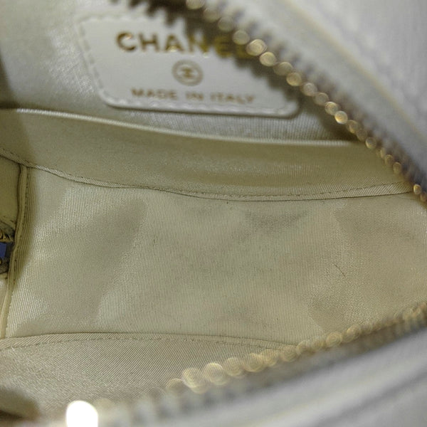 Authenticated pre-owned  CHANEL 19 Quilted Lambskin White - Crossbody Bag at Looply