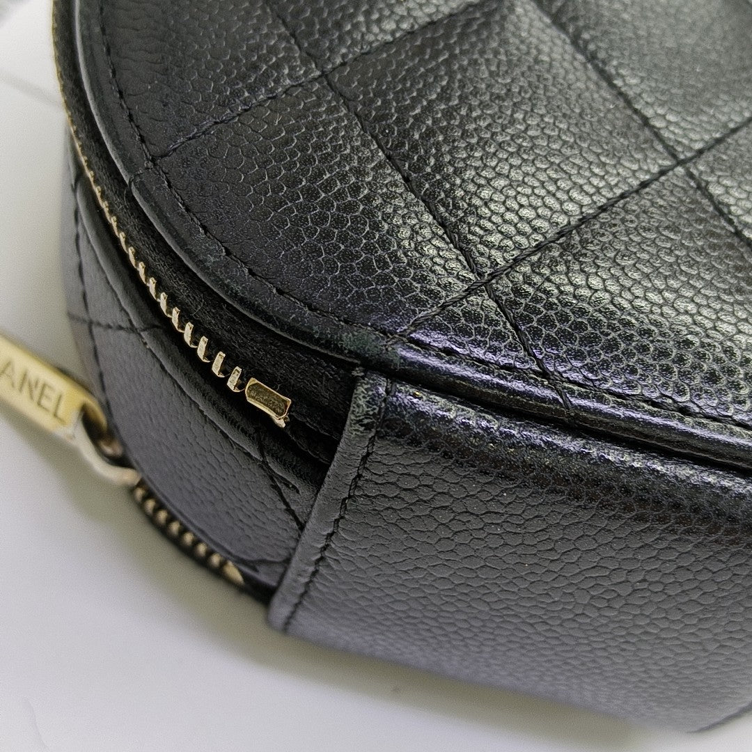 ROUND Quilted Grained Calfskin Black