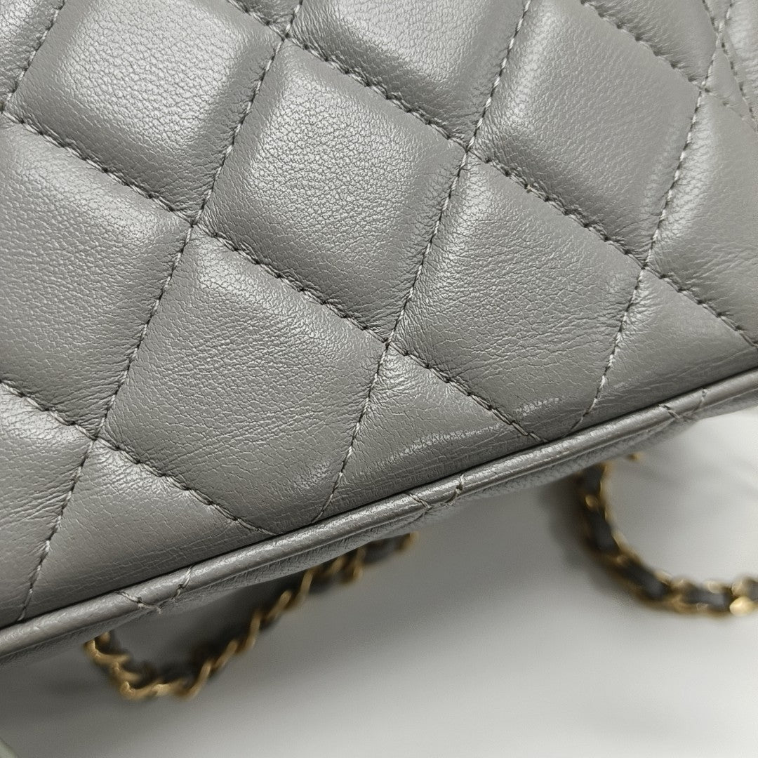 VANITY CASE Small Quilted Lambskin Gray