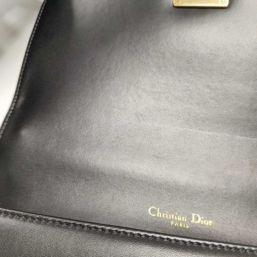 Diorama Medium Cannage Calfskin Black