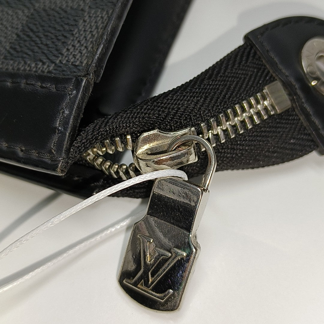 Pochette Voyag MM Damier Graphite Coated Canvas Gray