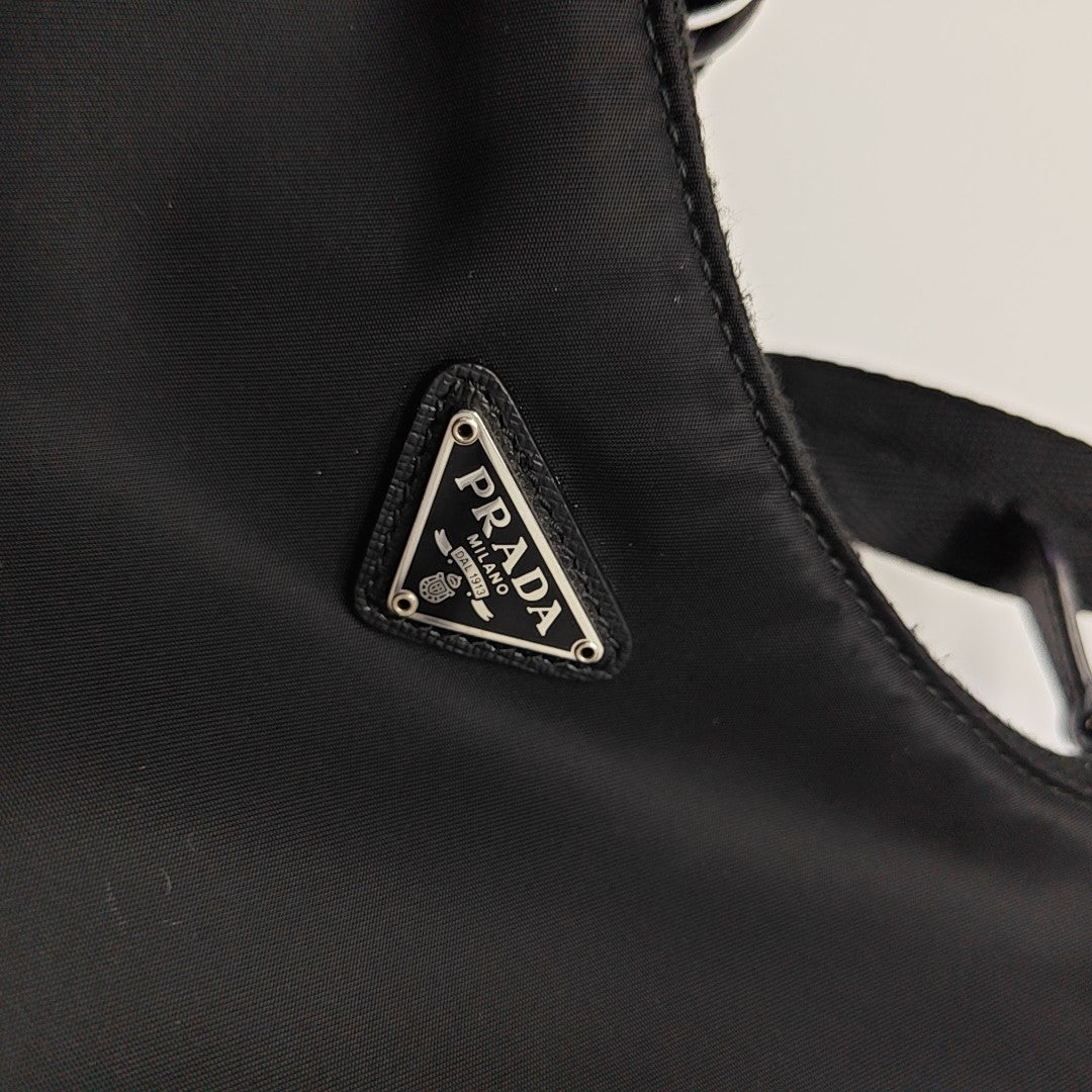 Authenticated pre-owned  Re-Edition2005 Mini Nylon Black - Tote Bag at Looply