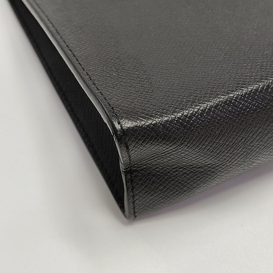 Pochette Voyag MM Calfskin Black