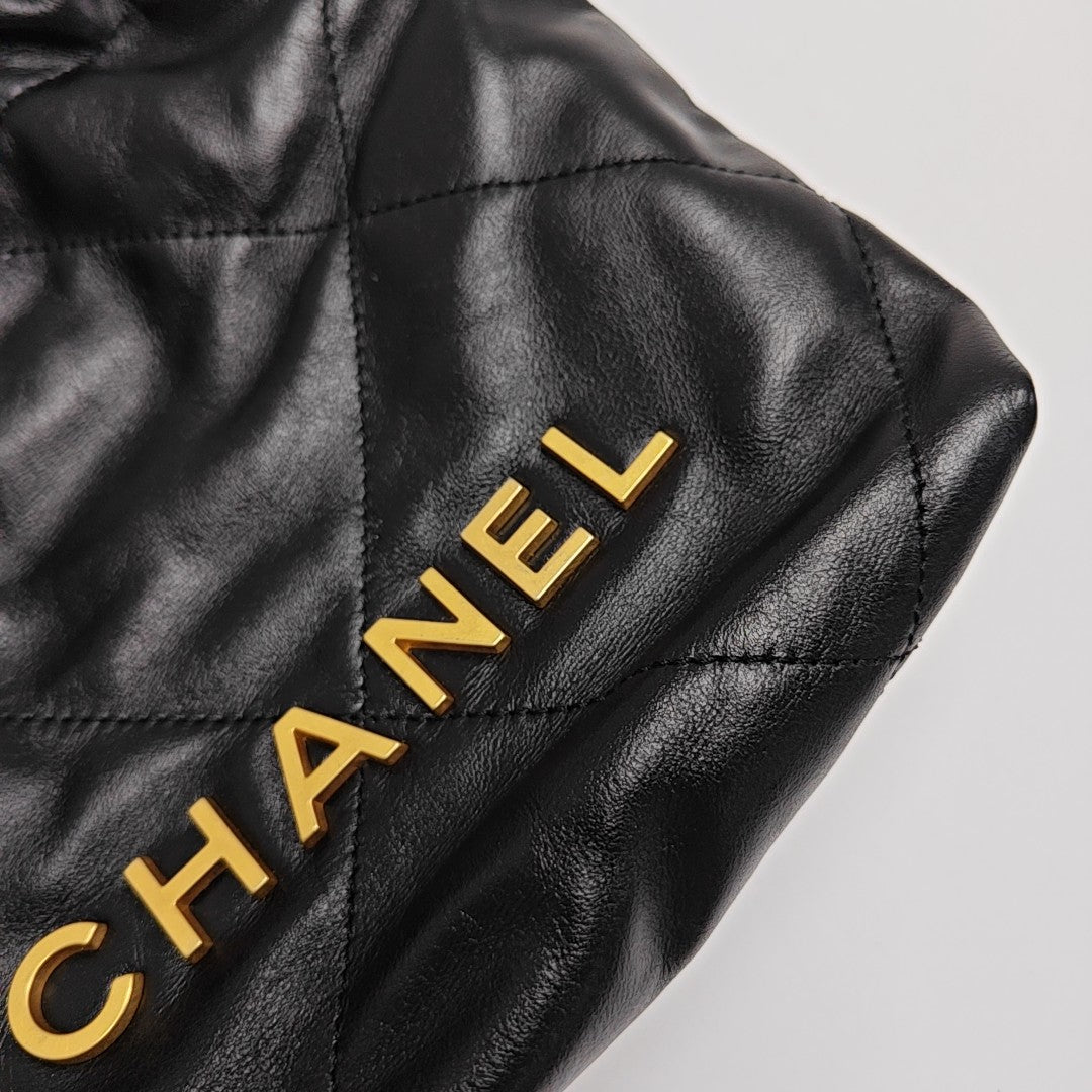 CHANEL 22 Mini Quilted Calfskin Black