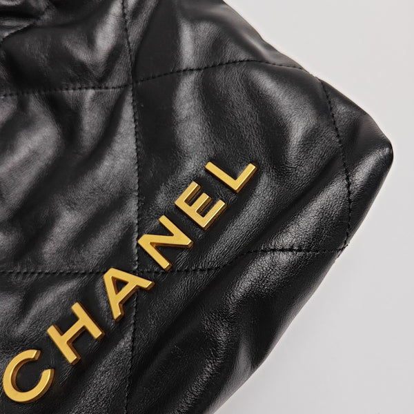 CHANEL 22 Mini Quilted Calfskin Black