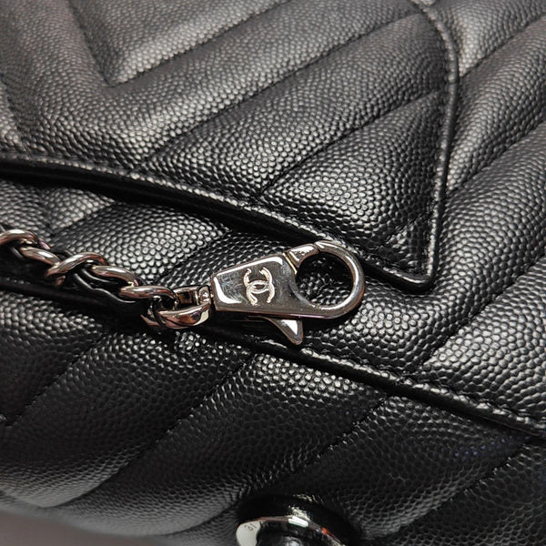 COCO HANDLE Small Chevron Grained Calfskin Black