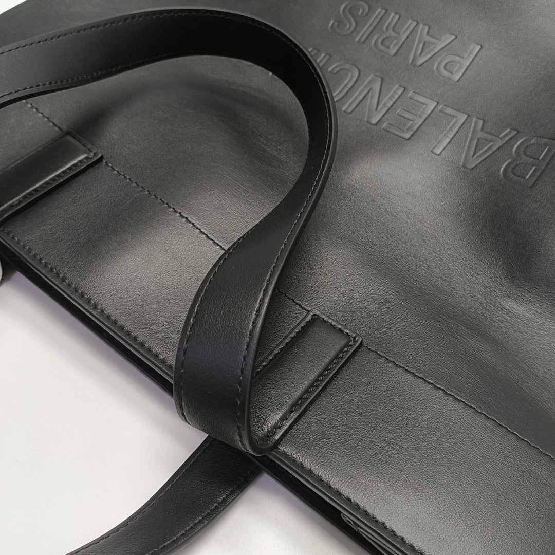 DUTY FREE North-South Calfskin Black