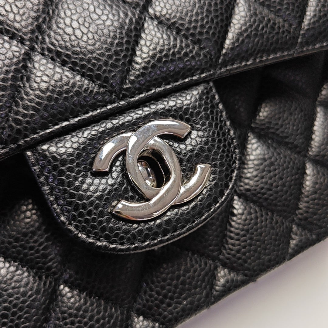 CLASSIC FLAP Small Quilted Grained Calfskin Black