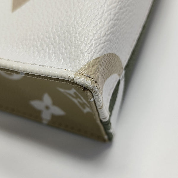 TOILET POCKET 26 Monogram Coated Canvas Multicolor