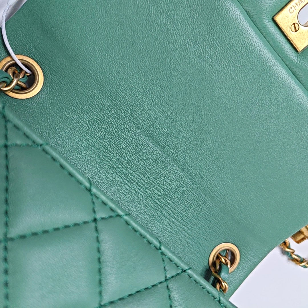 CLASSIC FLAP Quilted Lambskin Green