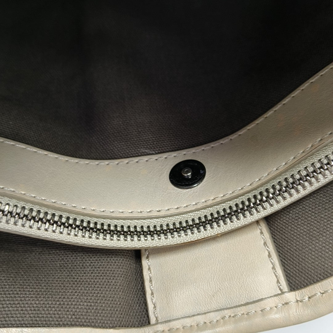 Northfield Medium Coated Canvas Gray
