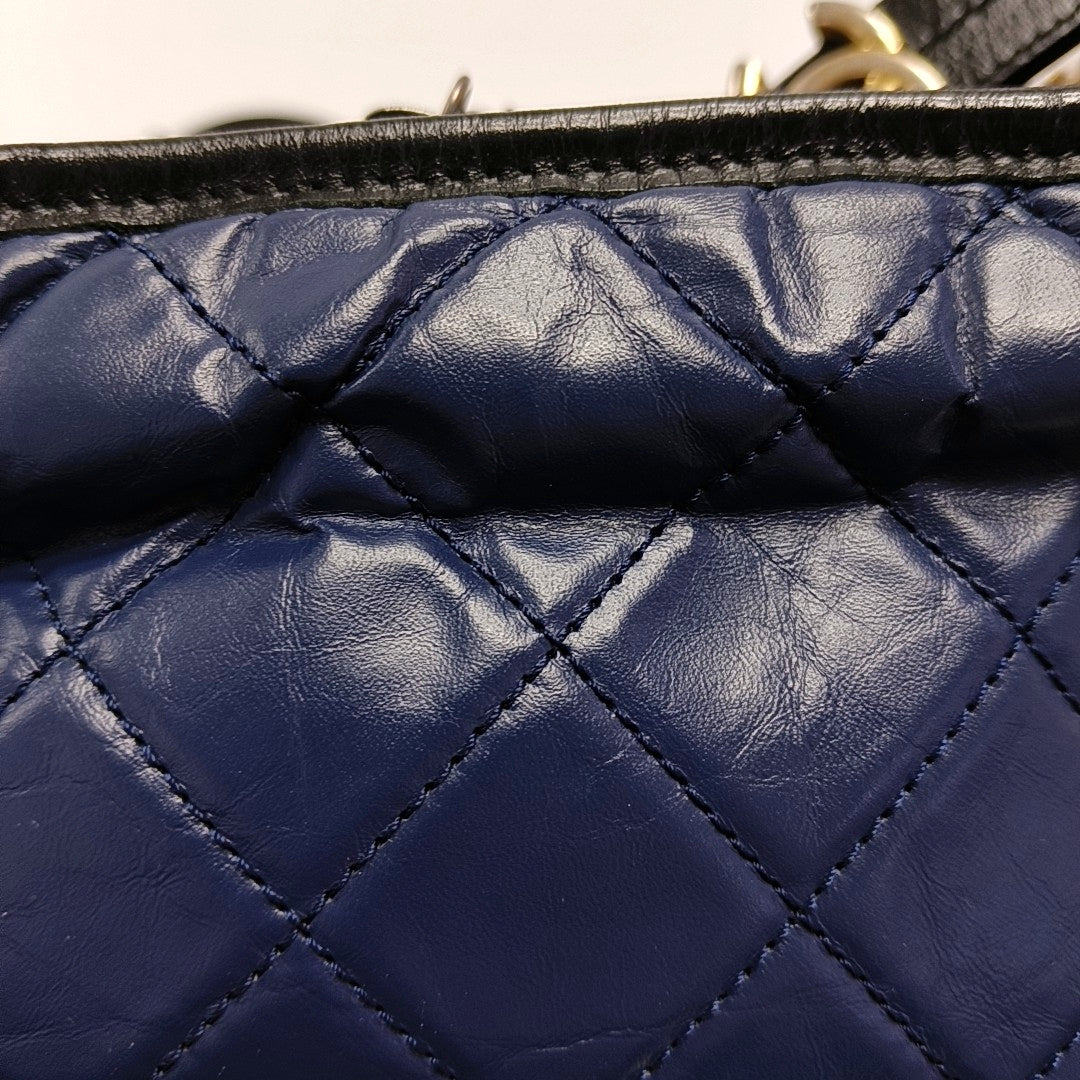 GABRIELLE Small Quilted Calfskin Blue