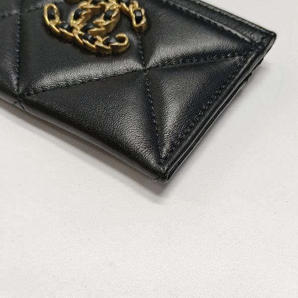 CHANEL 19 Small Quilted Lambskin Black Card Holder