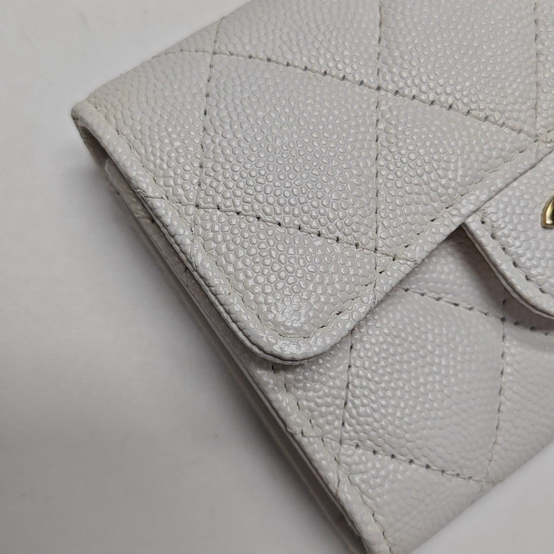 CLASSIC FLAP Quilted Grained Calfskin White Card Holder