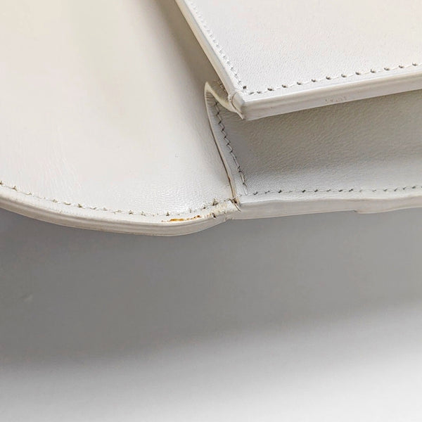 Authenticated pre-owned  30 Montaigne Calfskin White - Shoulder Bag at Looply
