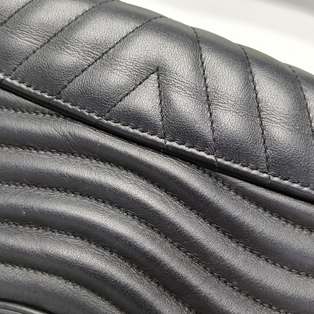 NEW WAVE PM Quilted Calfskin Black