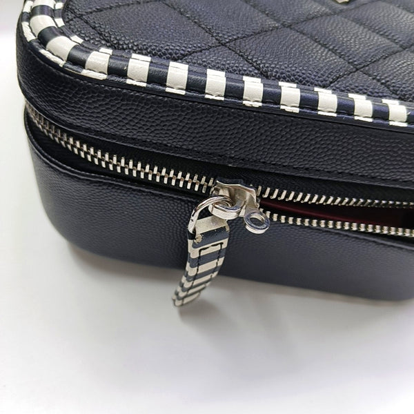 Authenticated pre-owned  FILIGREE Medium Quilted Grained Calfskin Black - Shoulder Bag at Looply