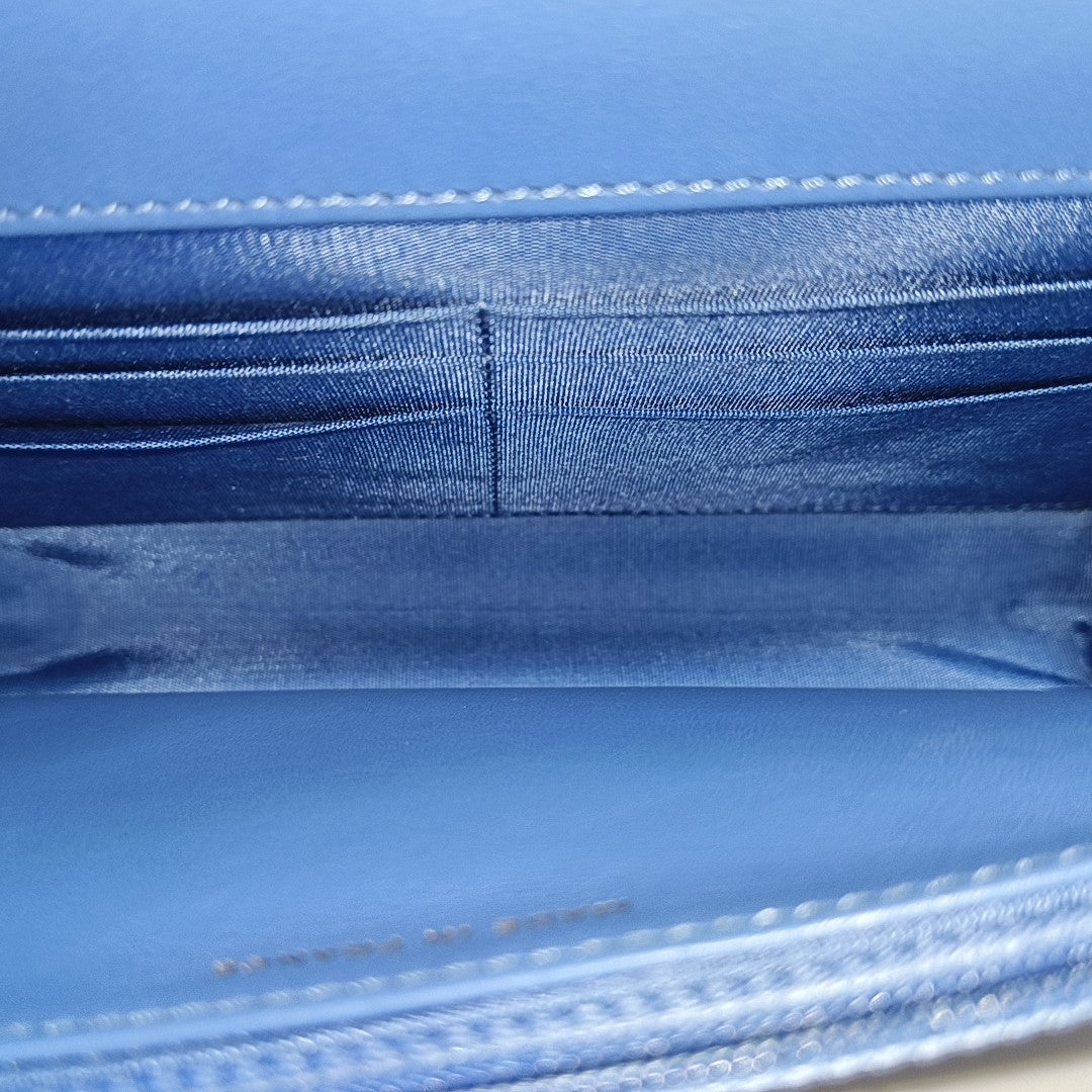Chanel 19 WOC Piel de Cordero Acolchada Azul