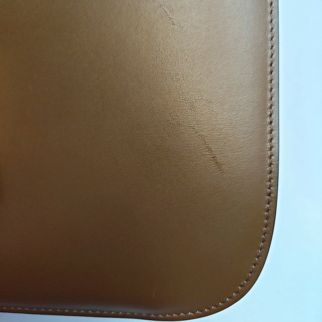 Authenticated pre-owned  CLASSIC BOX Medium Calfskin Brown - Shoulder Bag at Looply