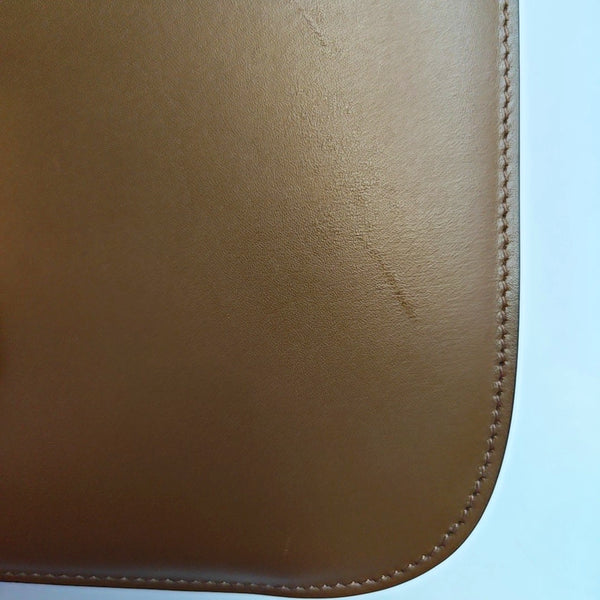 Authenticated pre-owned  CLASSIC BOX Medium Calfskin Brown - Shoulder Bag at Looply
