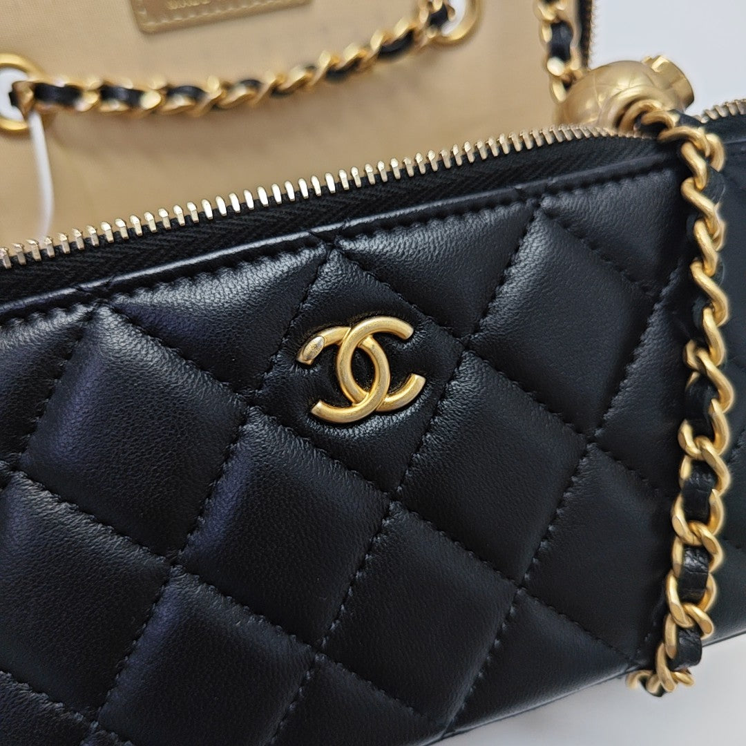 VANITY CASE Small Quilted Lambskin Black