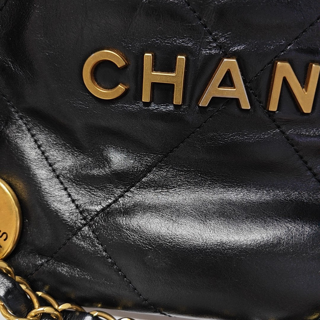 CHANEL 22 Small Quilted Calfskin Black