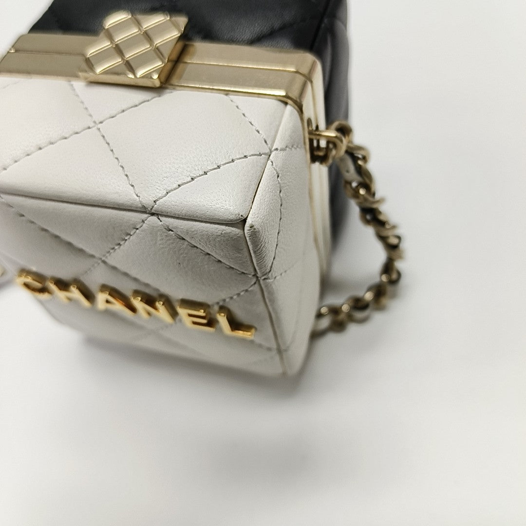 Quilted Lambskin Shoulder Bag Multicolor