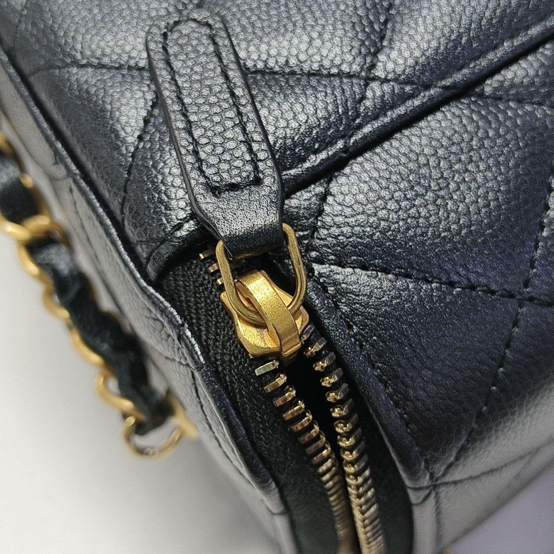VANITY CASE Small Quilted Grained Calfskin Black