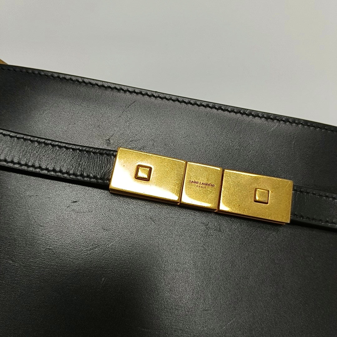 Authenticated pre-owned  MANHATTAN Small Calfskin Black - Shoulder Bag at Looply