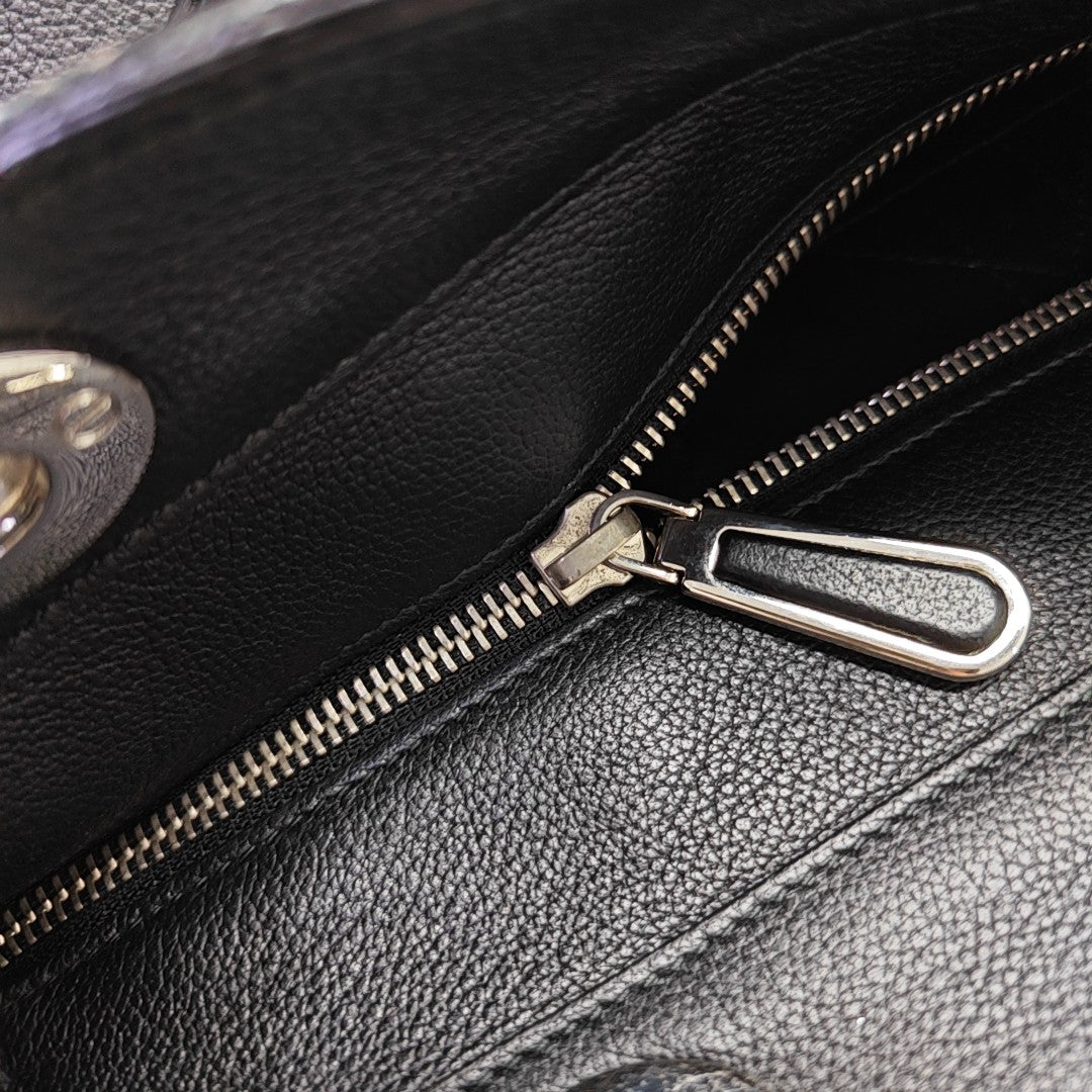 Nwts Ultra Med Quilted Calfskin Black