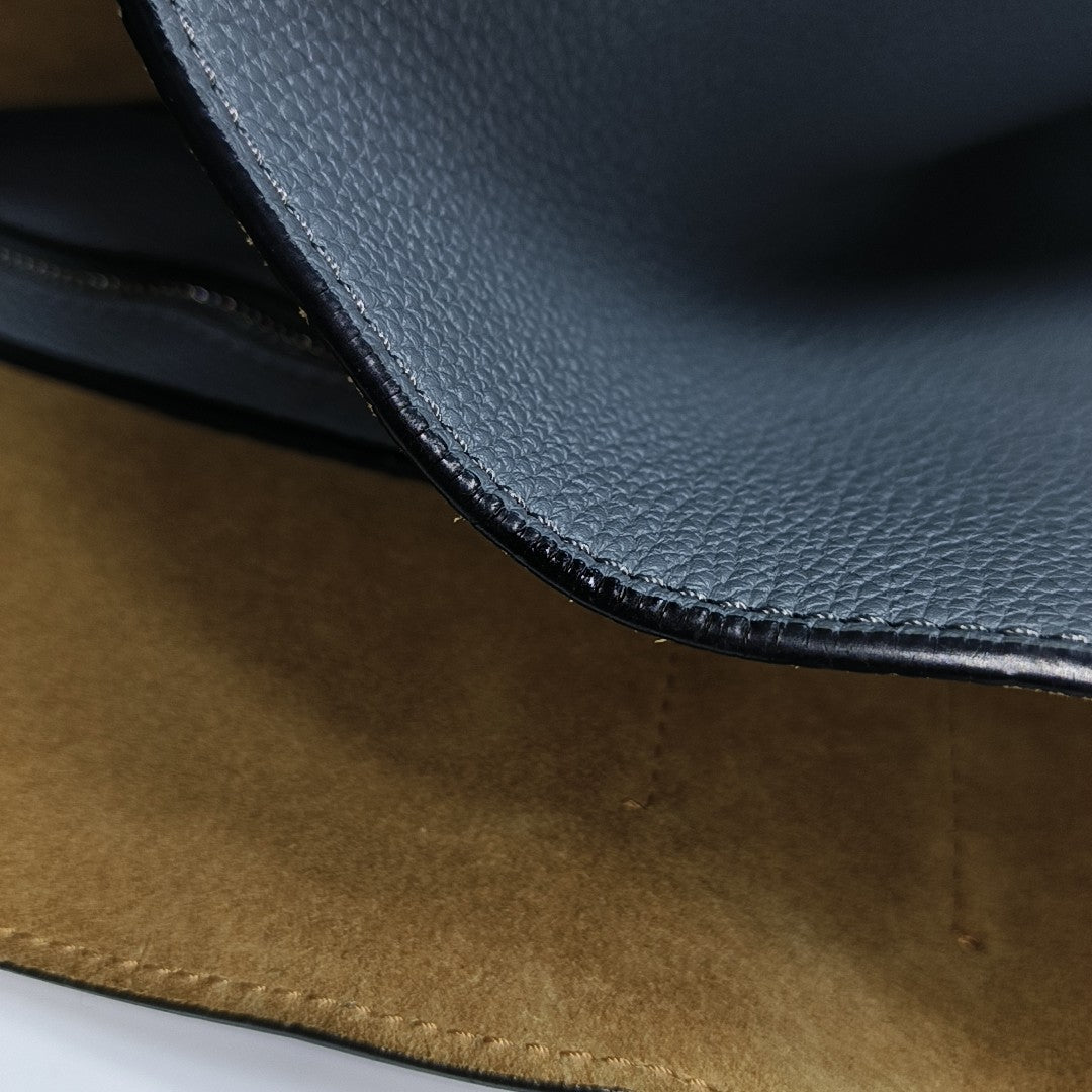 Buckle Calfskin Gray