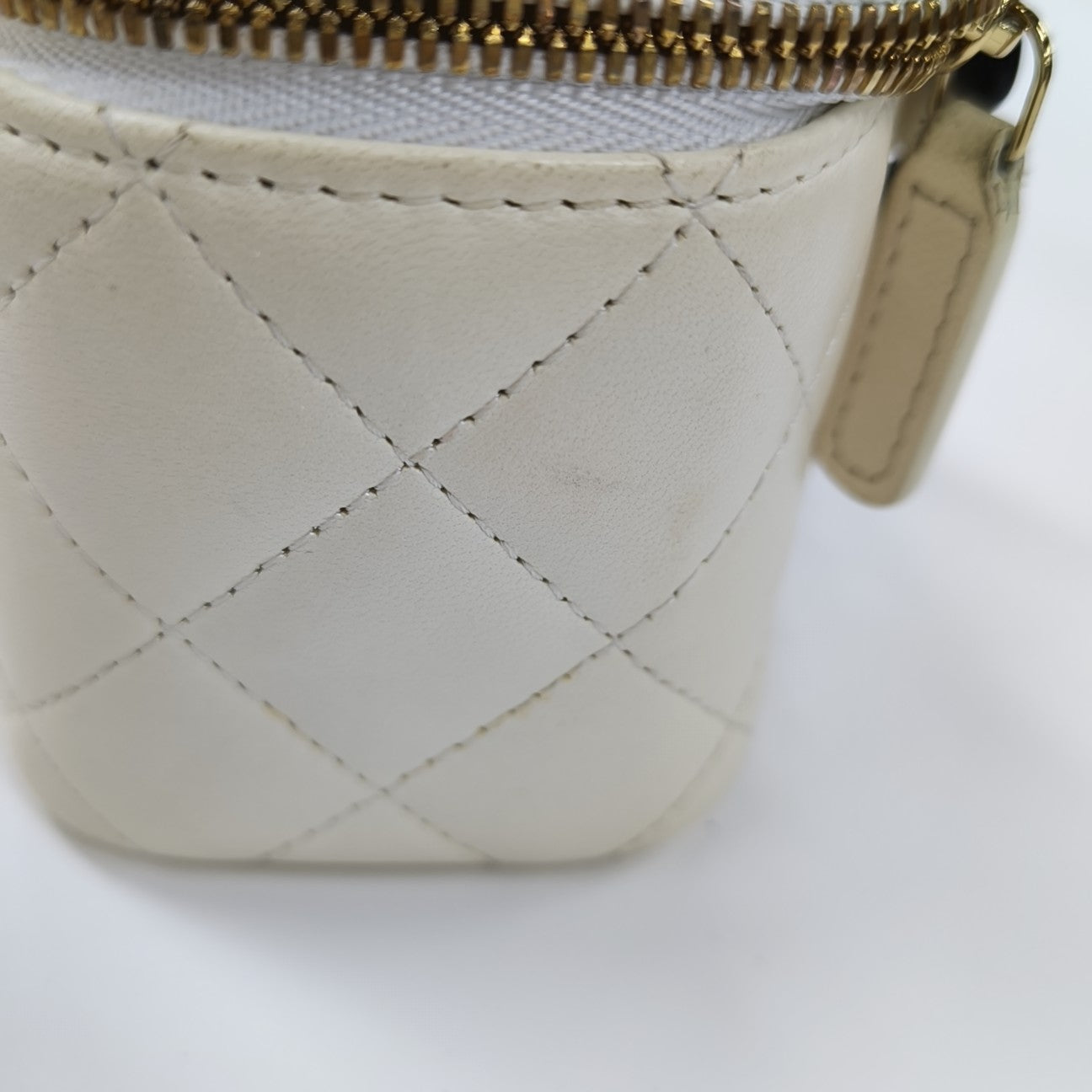 VANITY CASE Mini Quilted Lambskin White