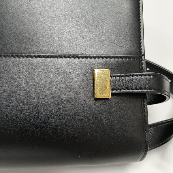 MANHATTAN Medium Calfskin Black