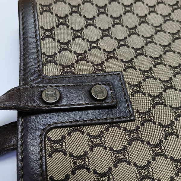 Canvas Brown
