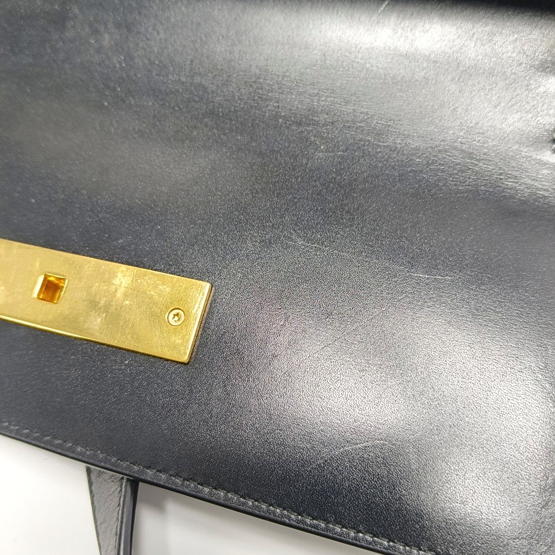 MANHATTAN Medium Calfskin Black