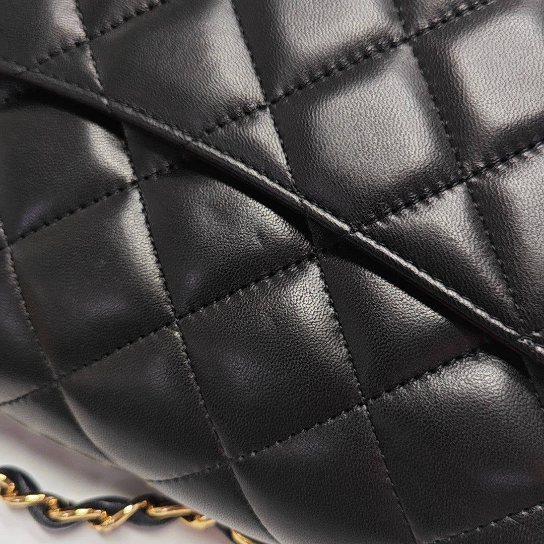 CLASSIC FLAP Maxi Quilted Lambskin Black