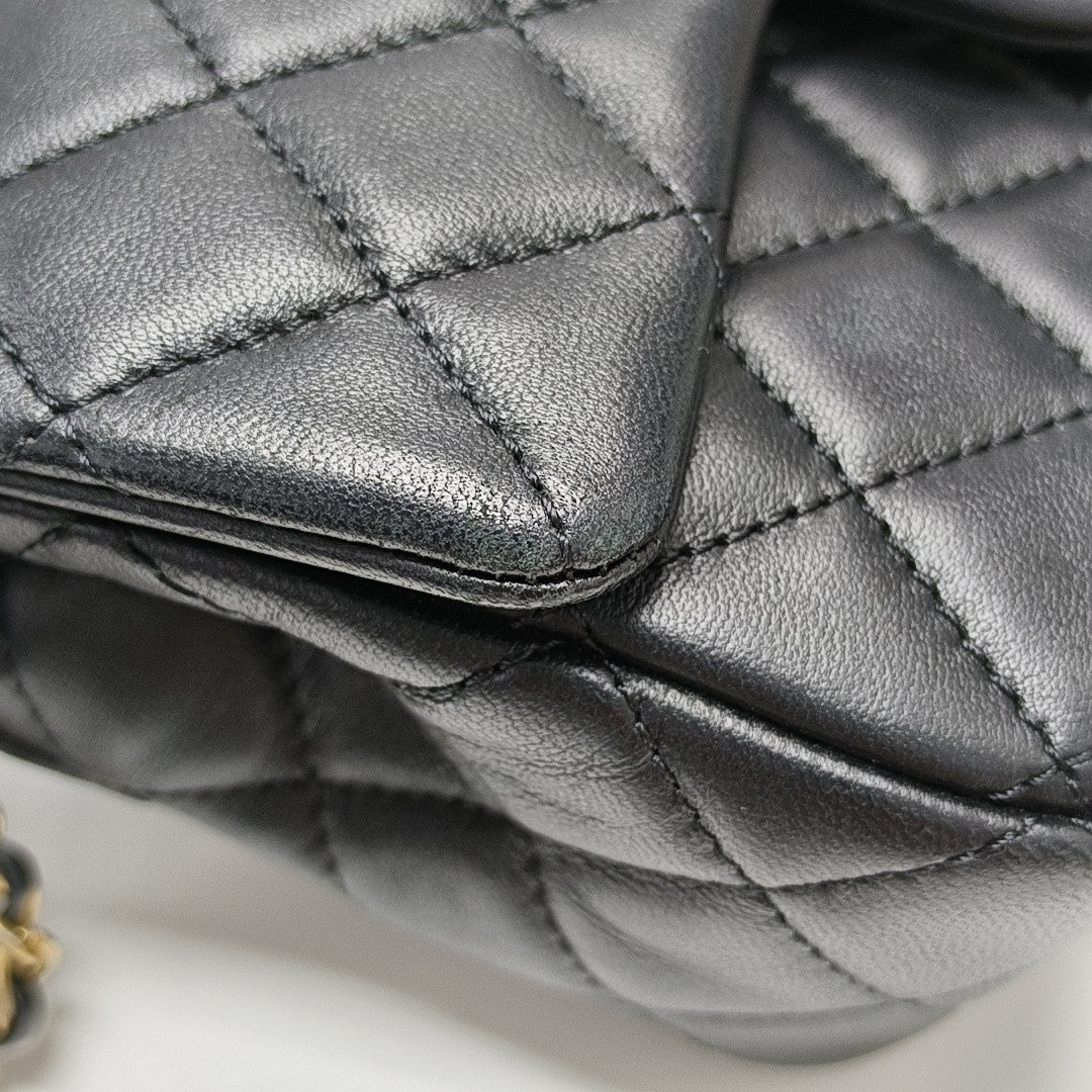 CLASSIC FLAP Mini Quilted Lambskin Black