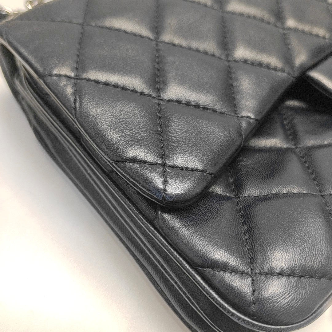 CLASSIC FLAP Medium Quilted Lambskin Blue