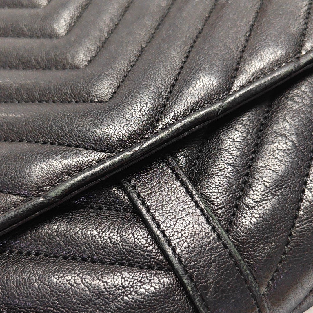 Authenticated pre-owned  COLLEGE Medium Chevron, Quilted Lambskin Black - Shoulder Bag at Looply