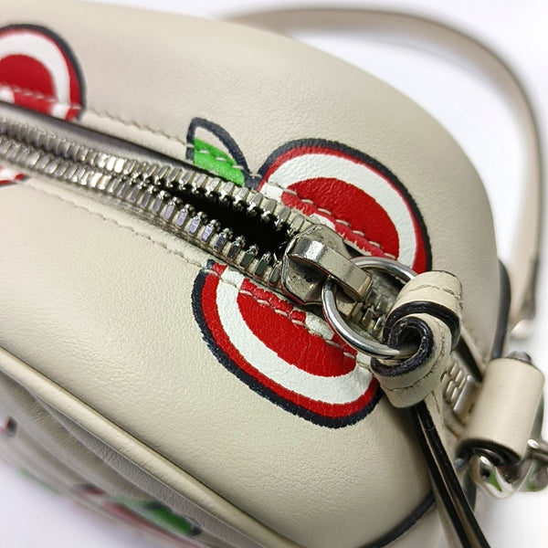 Authenticated pre-owned  GG Marmont Small Quilted Calfskin White - Shoulder Bag at Looply