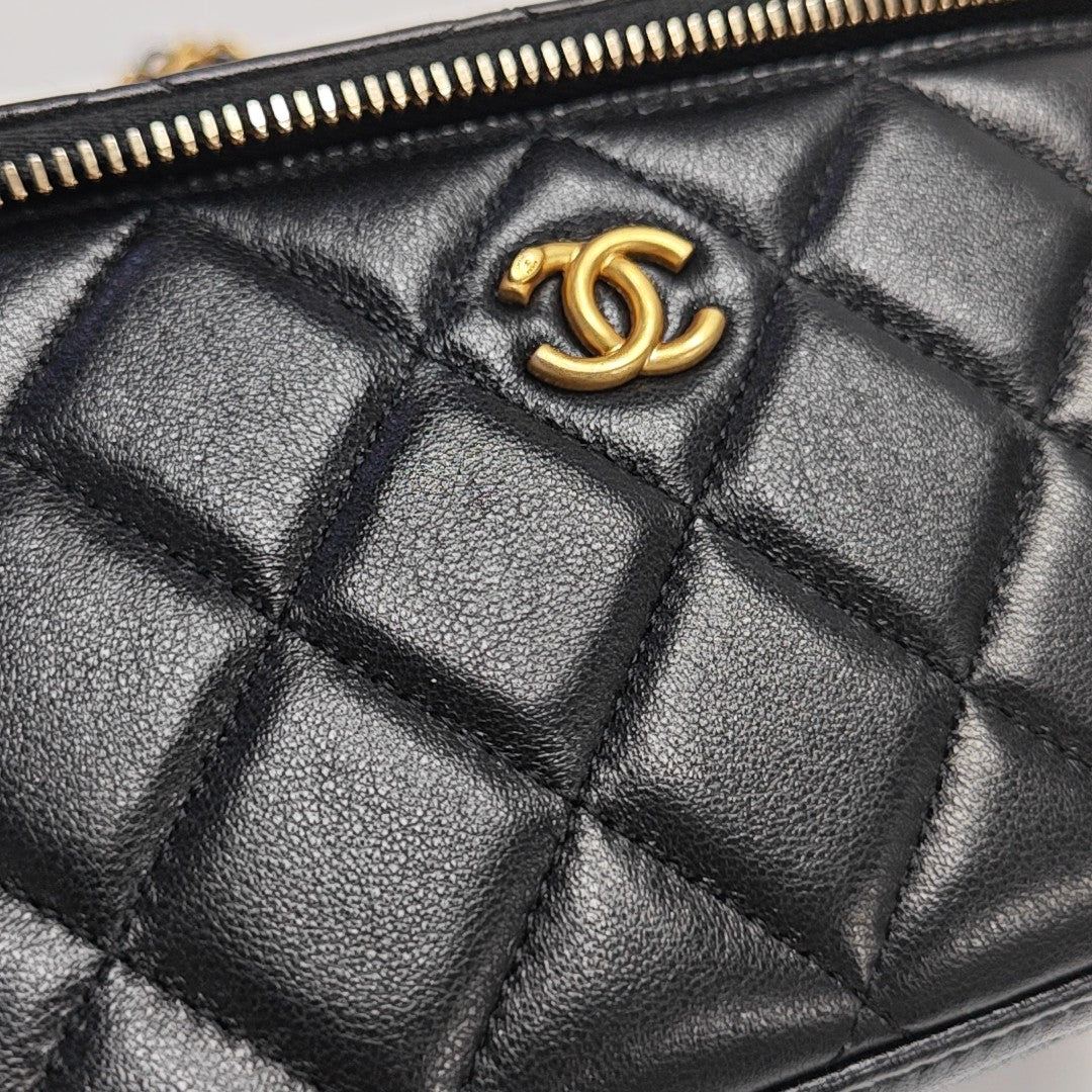 VANITY CASE Small Quilted Lambskin Black