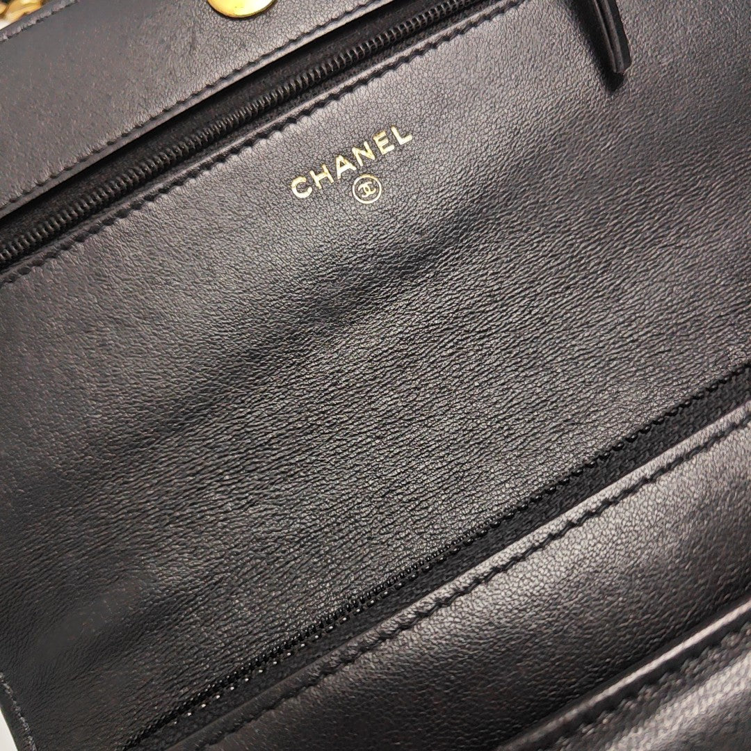 CHANEL 19 WOC Quilted Lambskin Black