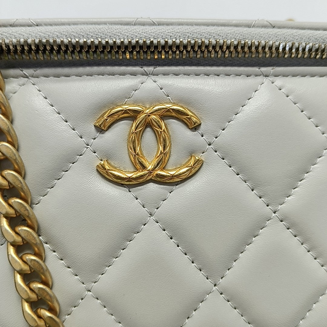 Authenticated pre-owned  VANITY CASE Small Quilted Lambskin Gray - Shoulder Bag at Looply