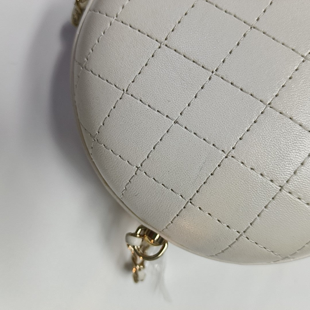 ROUND Quilted Lambskin White
