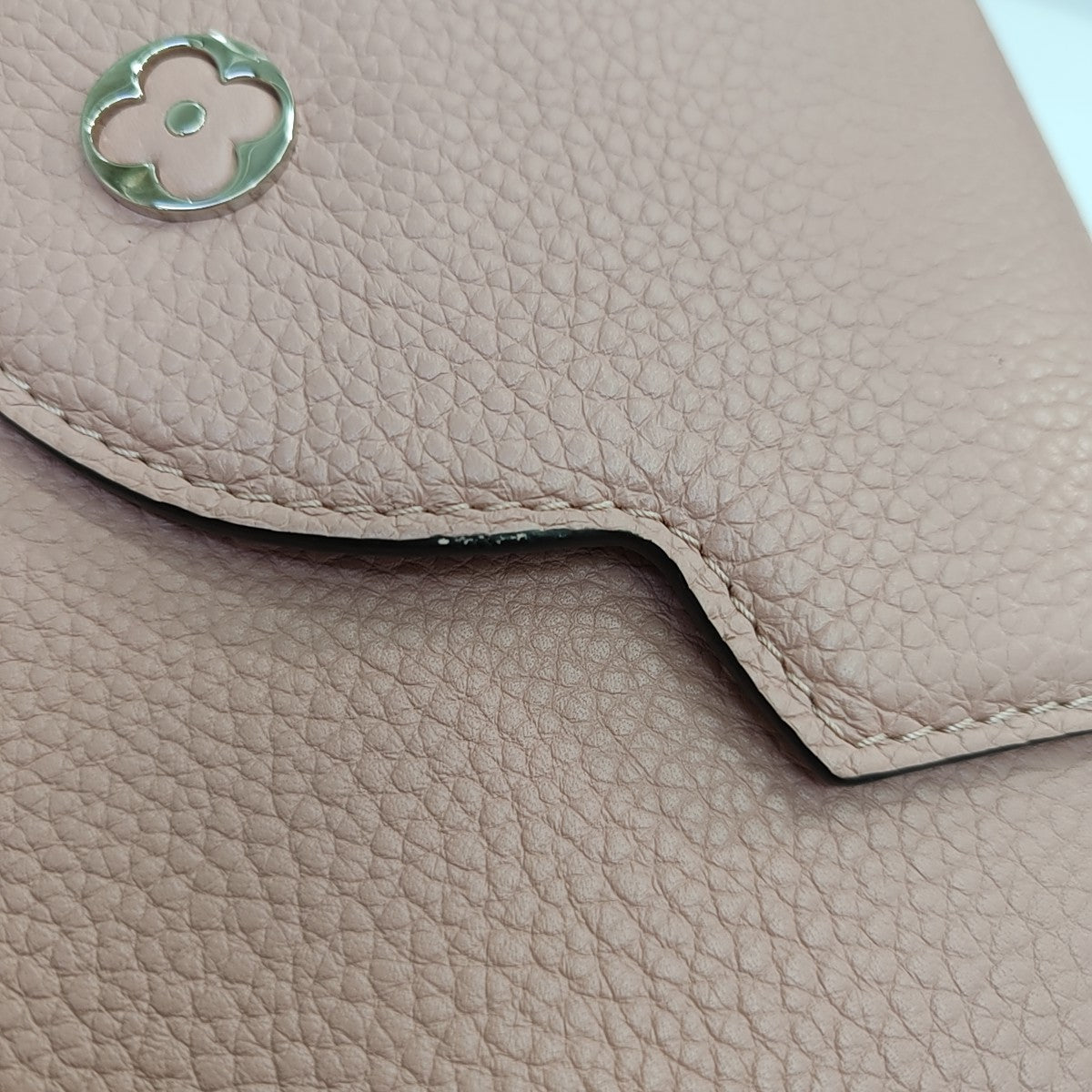 CAPUCINES MM Calfskin Pink