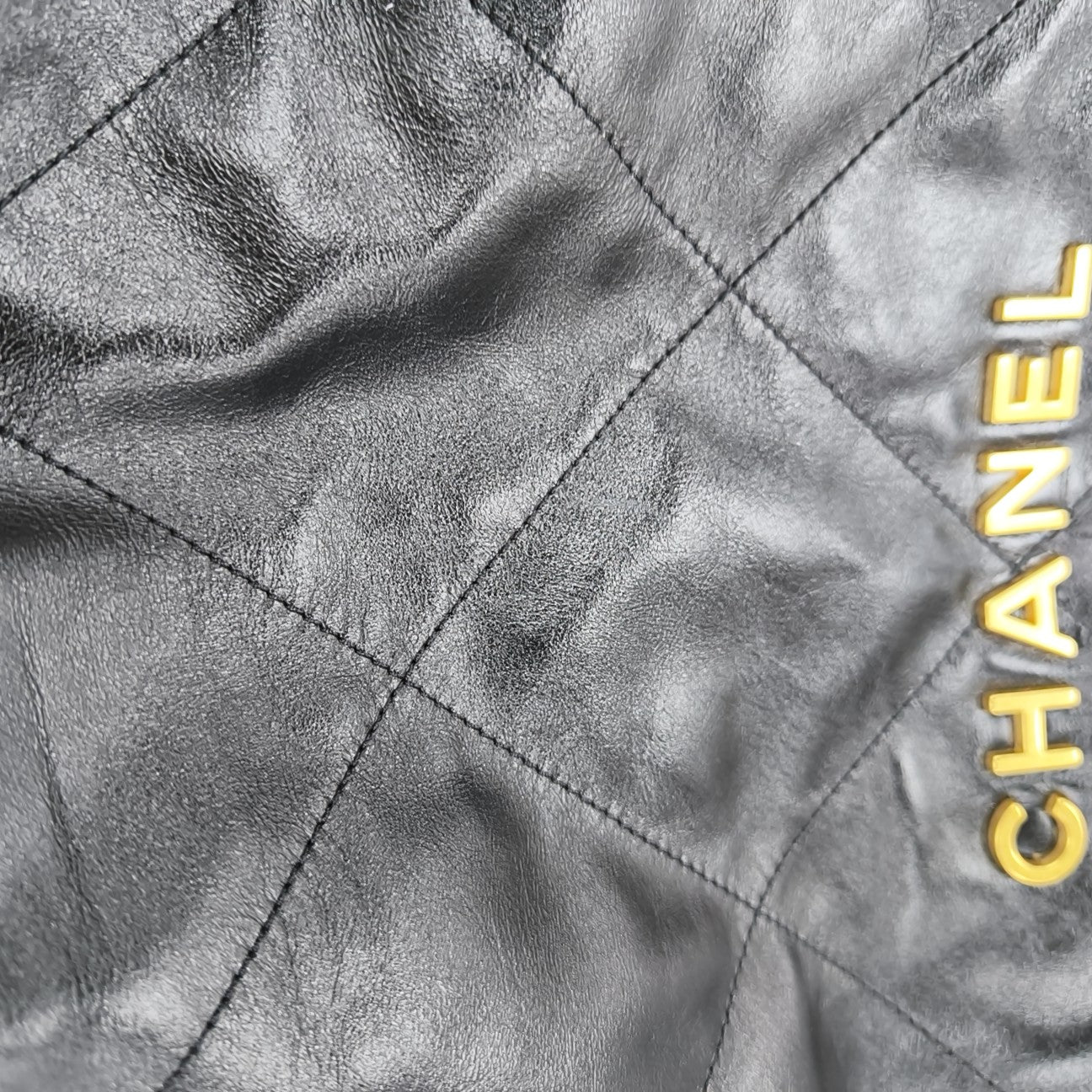 CHANEL 22 Small Quilted Calfskin Black