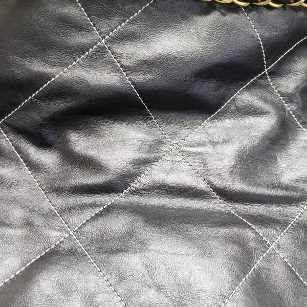 CHANEL 22 Small Quilted Calfskin Black