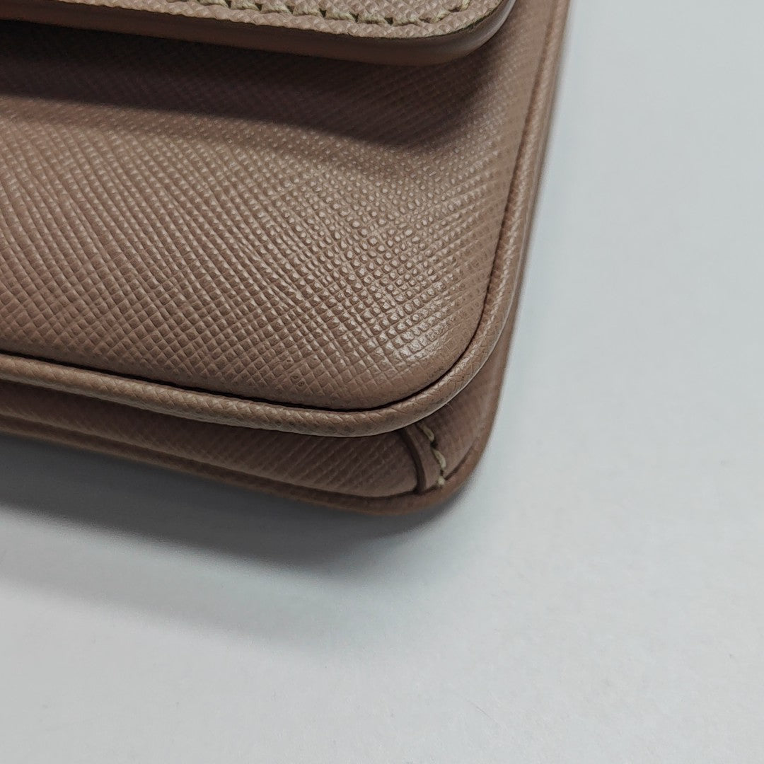 Closure Saffiano Calfskin Pink
