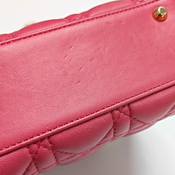 Lady Dior Mini en piel de cordero acolchada roja