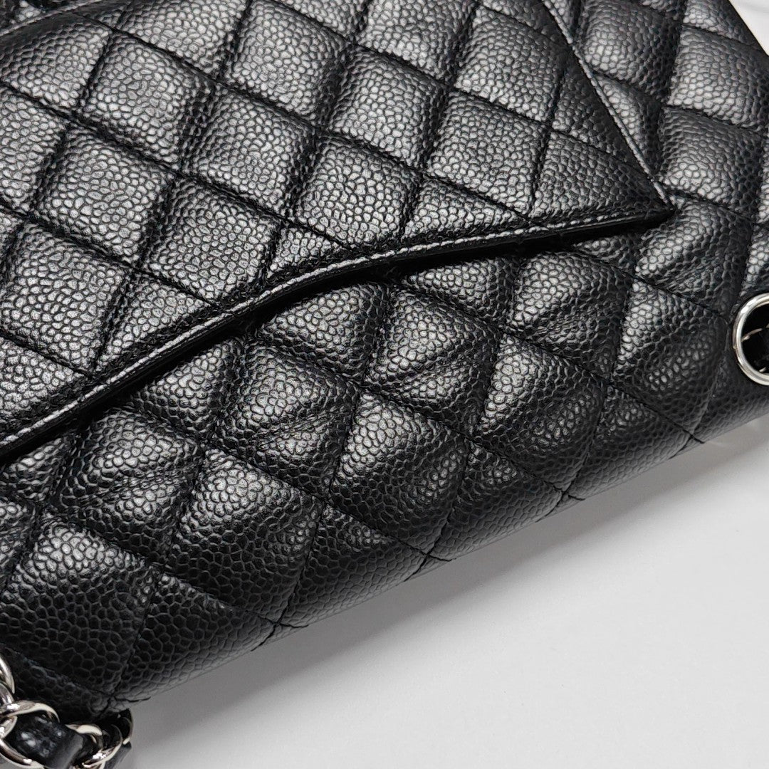 CLASSIC FLAP Medium Quilted Grained Calfskin Black